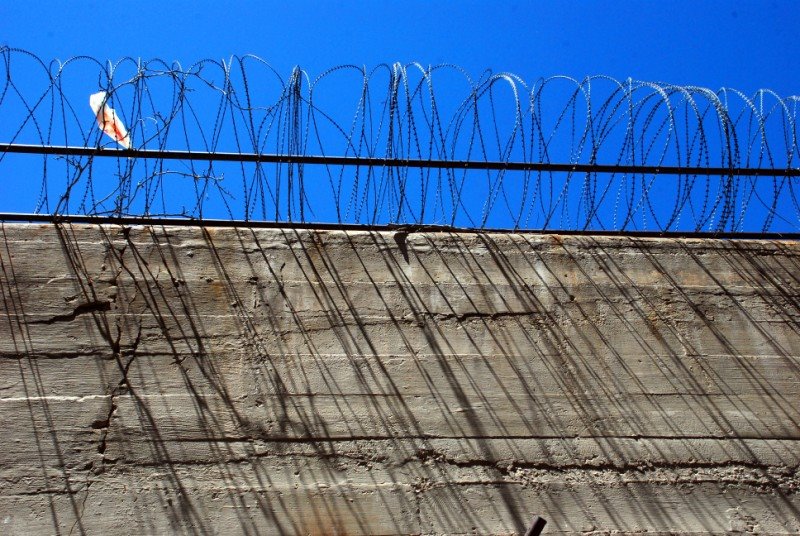 Prison wall [800x600].JPG